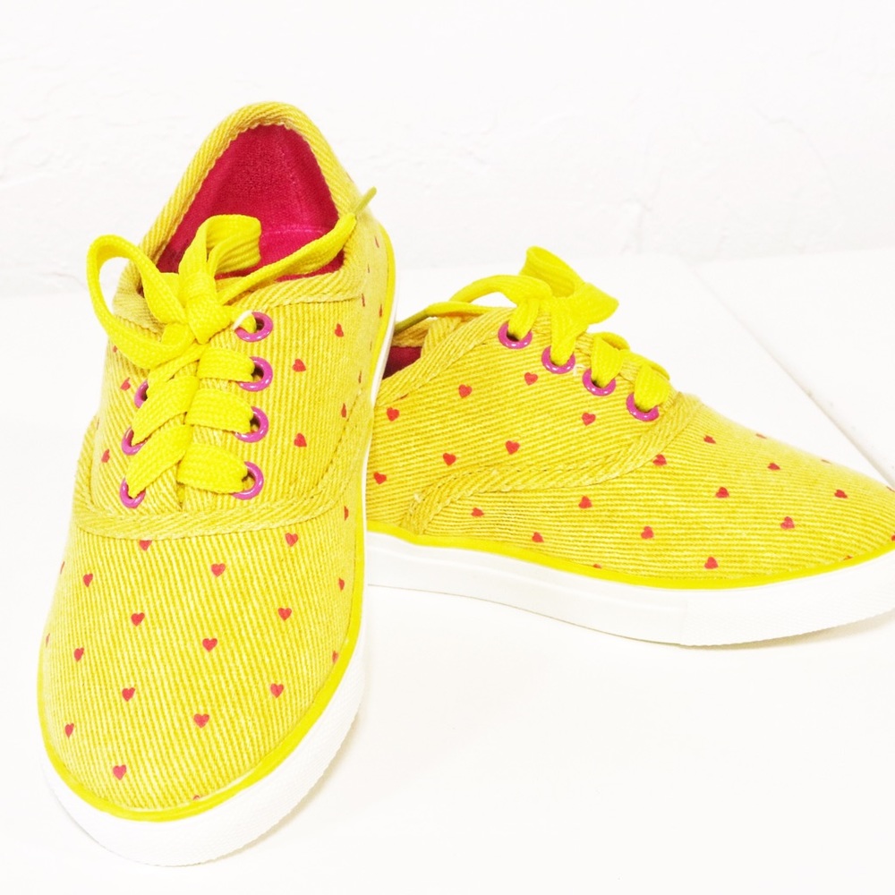 Canvas tennis shoes